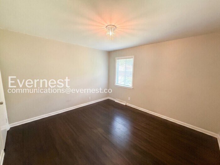 Building Photo - 9825 Maple Ln