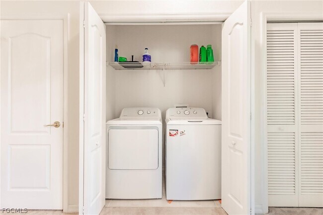 Building Photo - 3100 Cottonwood Bend