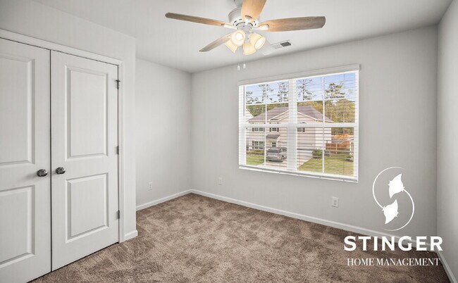 Building Photo - 38 Chestnut St