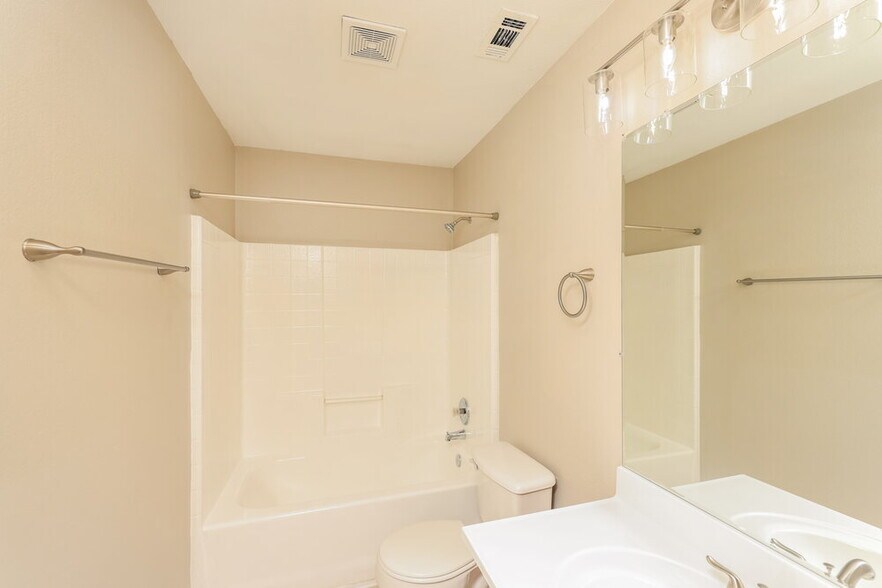 Building Photo - 2114 Rose May Dr