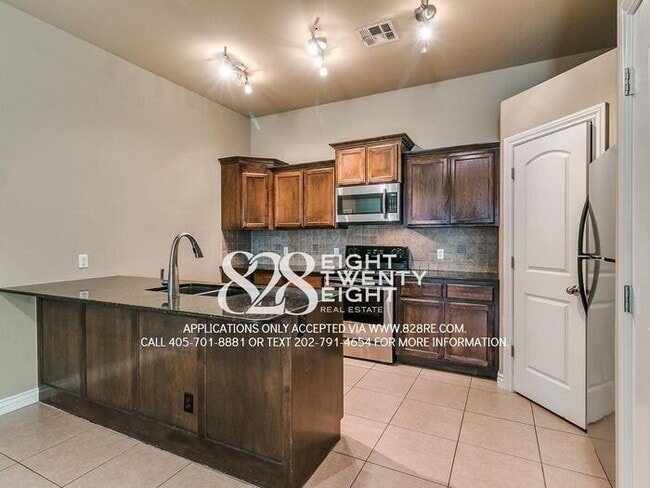 Building Photo - Roommates Not Working Out? 4 Bed/2 Bath Home Near OU Campus Available NOW! (Not Preleasing for 2027)