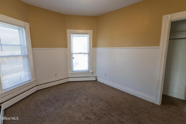 Building Photo - 104 Lawrence St