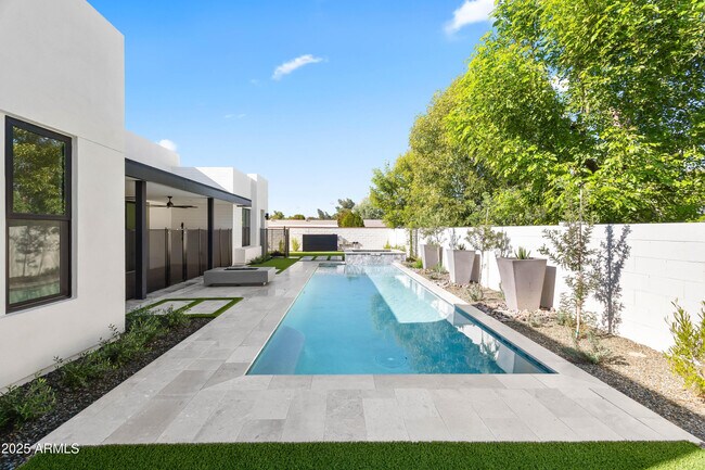 Building Photo - 1538 W Wagon Wheel Dr