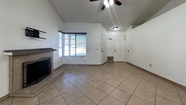Building Photo - Charming 2 Bedroom 2 Bath home in Perris!