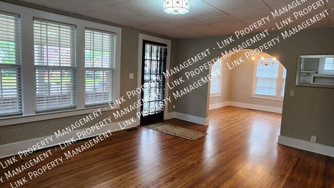 Building Photo - Charming Fully Renovated 4-Bedroom Home in...