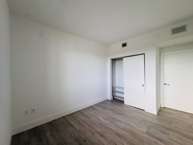 Building Photo - 16385 Biscayne Blvd