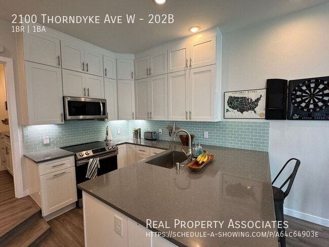 Building Photo - 2100 Thorndyke Ave W