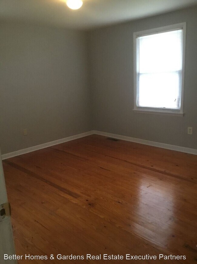 Building Photo - 3 br, 1 bath House - 219 N. Belair Rd.