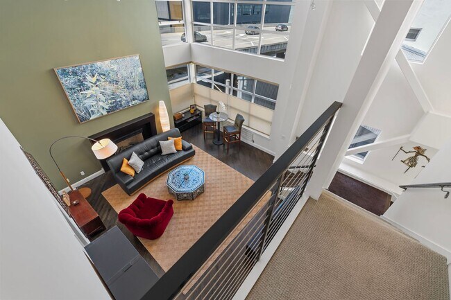 Building Photo - Large Updated SoMa Apartment!