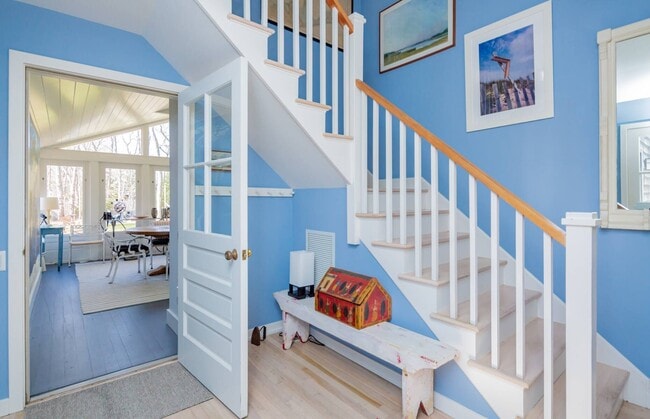 Building Photo - 1137 Springs Fireplace Rd