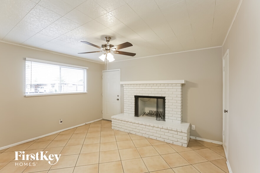 Building Photo - 3746 W Puget Ave