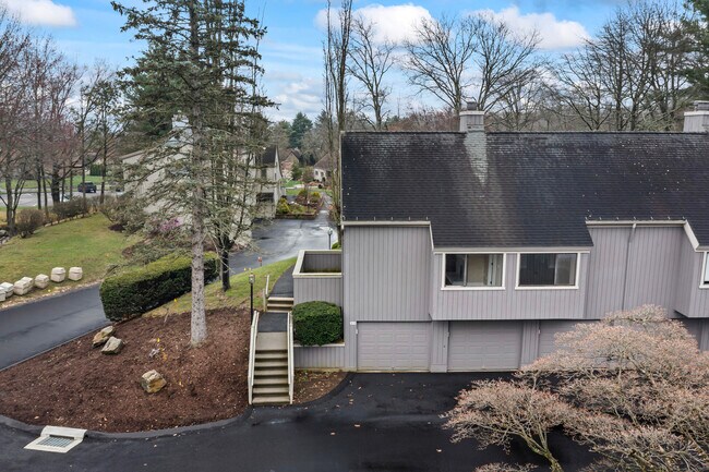 Building Photo - 36 Algonquin Ln