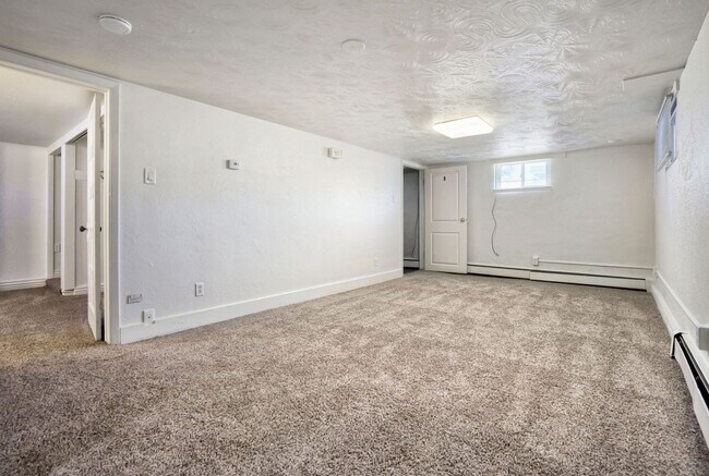 Building Photo - 1119 W 20th St