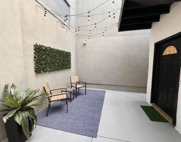 Courtyard - 2504 E York St