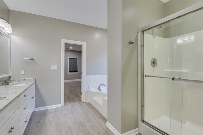 Building Photo - 4604 Brittany Dr