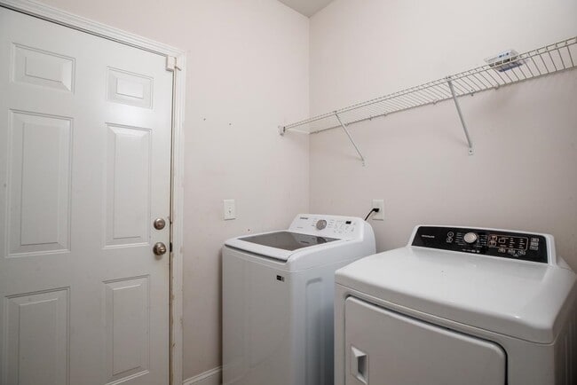 Building Photo - 1208 Ficus Dr