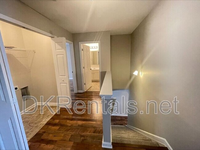 Building Photo - 2355 Mayfair Dr