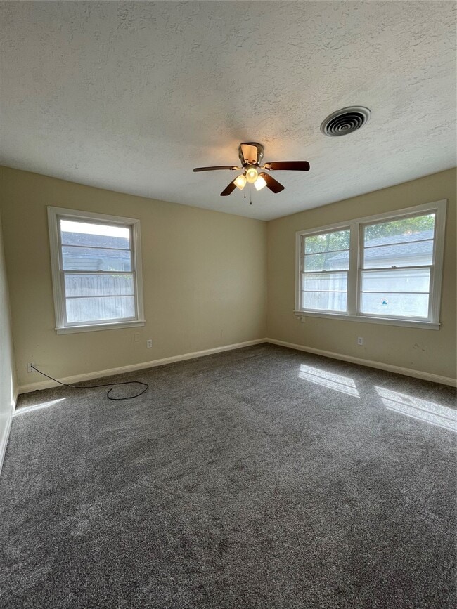 Building Photo - 140 Laurel St