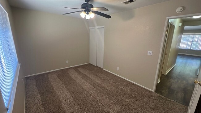 Building Photo - (APPLICATION PENDING) Beautiful East Lanca...