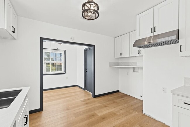Building Photo - 9829 S 7th Ave