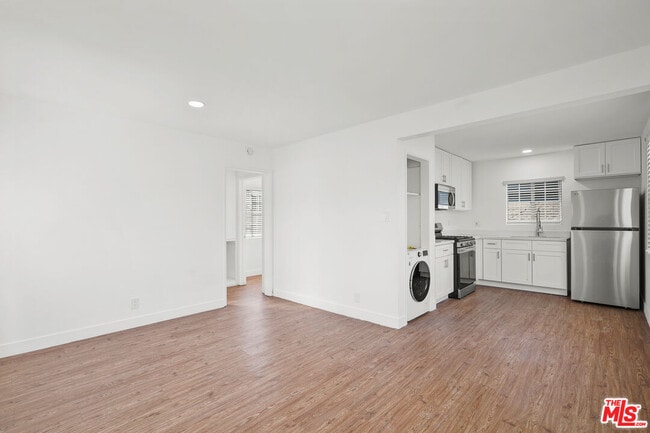 Primary Photo - 530 Almond Ave