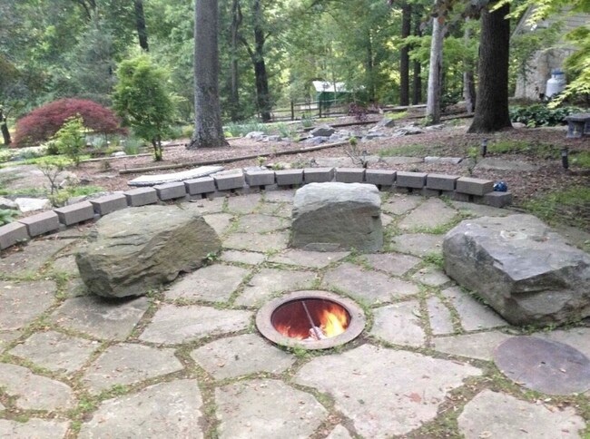 Building Photo - 3880 Point of Rocks Rd