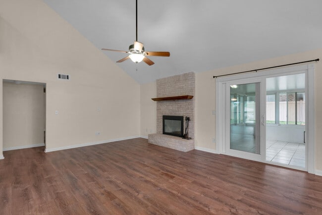 Building Photo - 707 Osage Dr