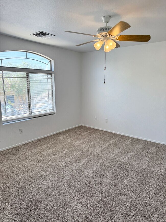 Building Photo - 8464 W Forest Grove Ave