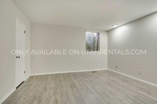 Building Photo - 249 S 700 E