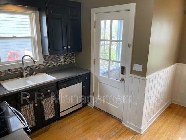 Building Photo - 4221 Harriet Ave