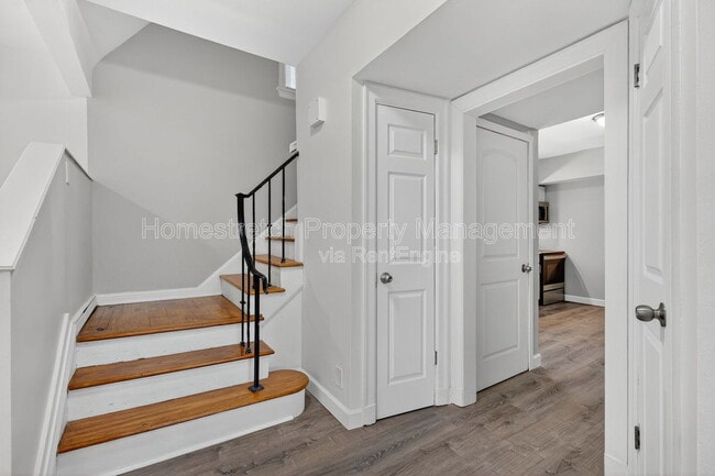 Building Photo - 5 Van Crest Ln