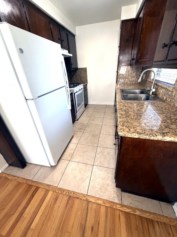 Building Photo - 807 3rd St