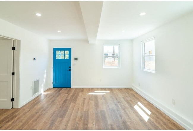 Building Photo - 3412 Bellevue Ave