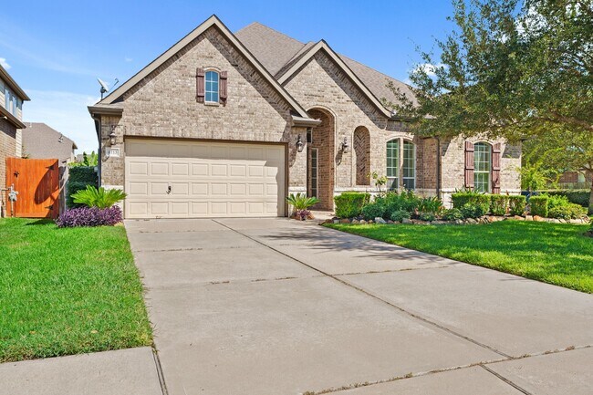 Building Photo - 4713 La Escalona Dr