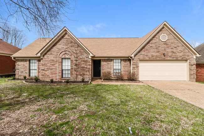 Building Photo - 5858 Rensslaer Dr
