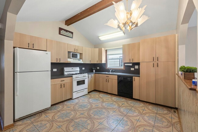 Building Photo - 933 Ridge Ave