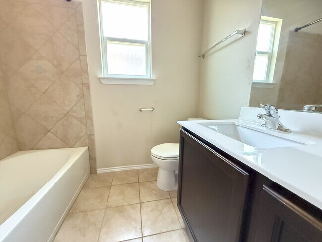 Building Photo - 3417 Parkmill Dr