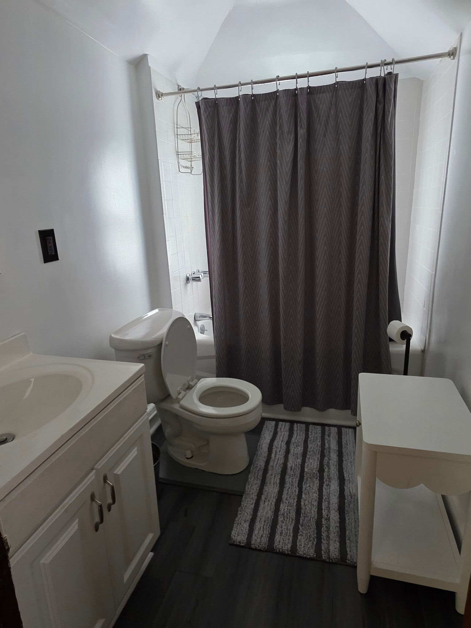 Bathroom - 164 Laurel Pl