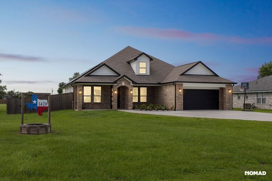 Primary Photo - 1420 Palomino Trail