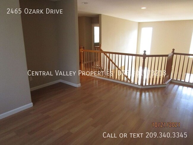 Building Photo - 2465 Ozark Dr