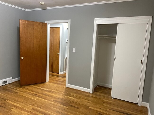 Building Photo - Beautiful 2 bed, 1 bath brick home! Located in Asheboro near McCrary Park!