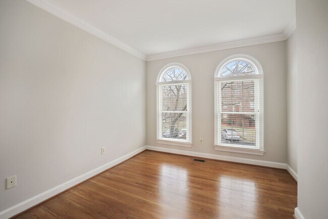 Building Photo - 3 Bedroom 3.5 Bathroom Townhouse// Vienna/...