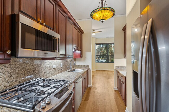 Building Photo - 201 N Westshore Dr