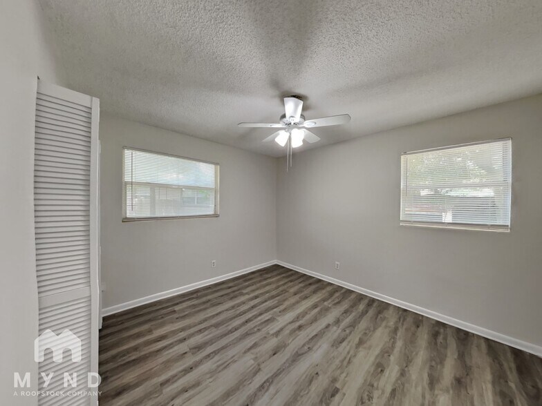Building Photo - 7045 Rollo Rd