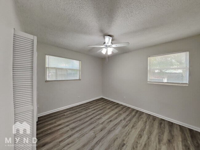 Building Photo - 7045 Rollo Rd