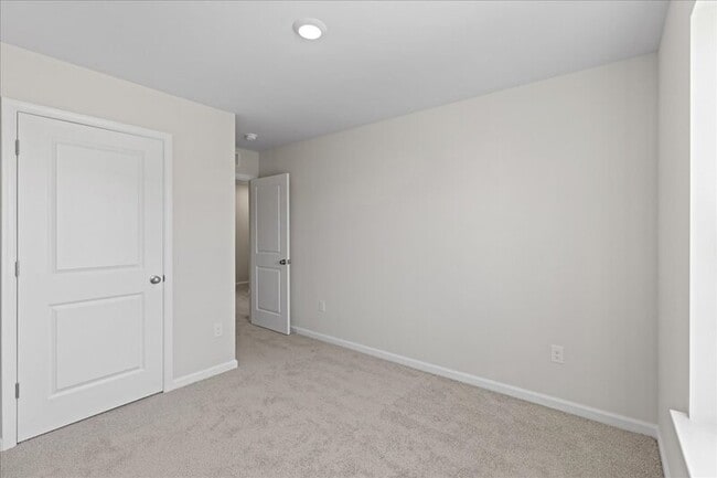 Building Photo - 113 Malibu Dr