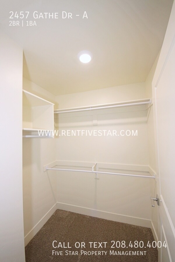 Building Photo - 2457 Gathe Dr