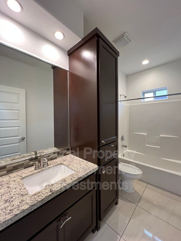Building Photo - 214 Fig Dr