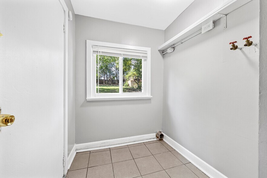 Building Photo - 2345 Gaebler Ave