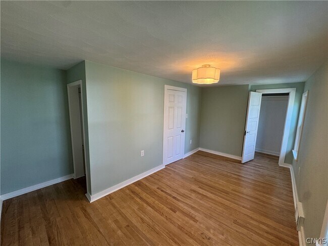 Building Photo - 423 Wendell Terrace